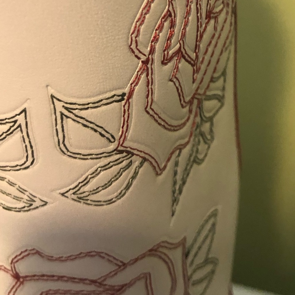 ADAMS white boots almost like new white leather with a great design - - Picture 3 of 5